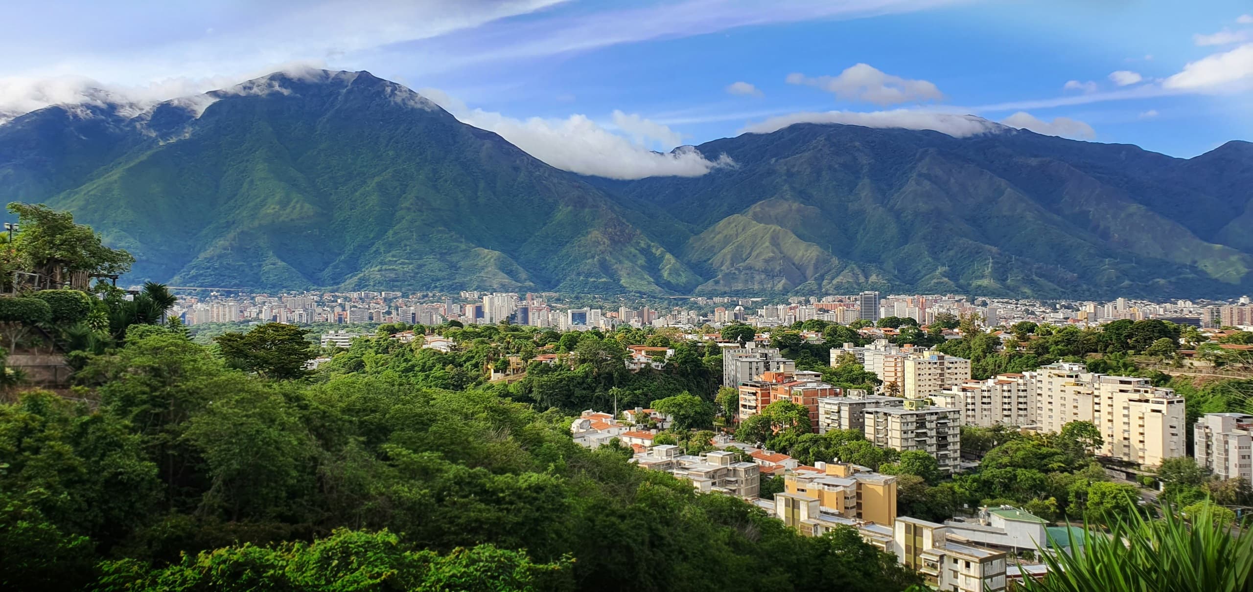 El Ávila sobre la ciudad de Caracas, Venezuela